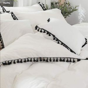 TAHARI Full /  queen duvet set